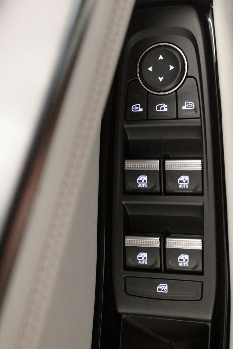Fahrzeugabbildung Renault Espace E-Tech Full Hybrid 200 Iconic 5-Sitzer