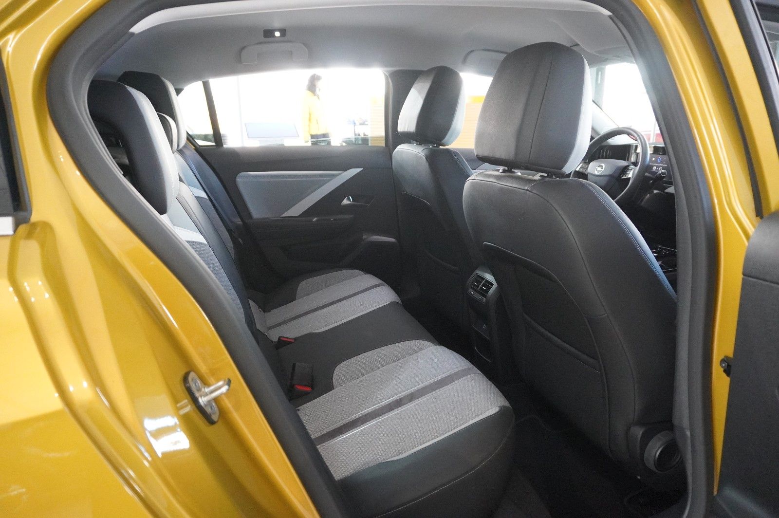 Fahrzeugabbildung Opel Astra L Lim. 1.6 HYBRID ELEGANCE NAVI/LED/SH/AHK