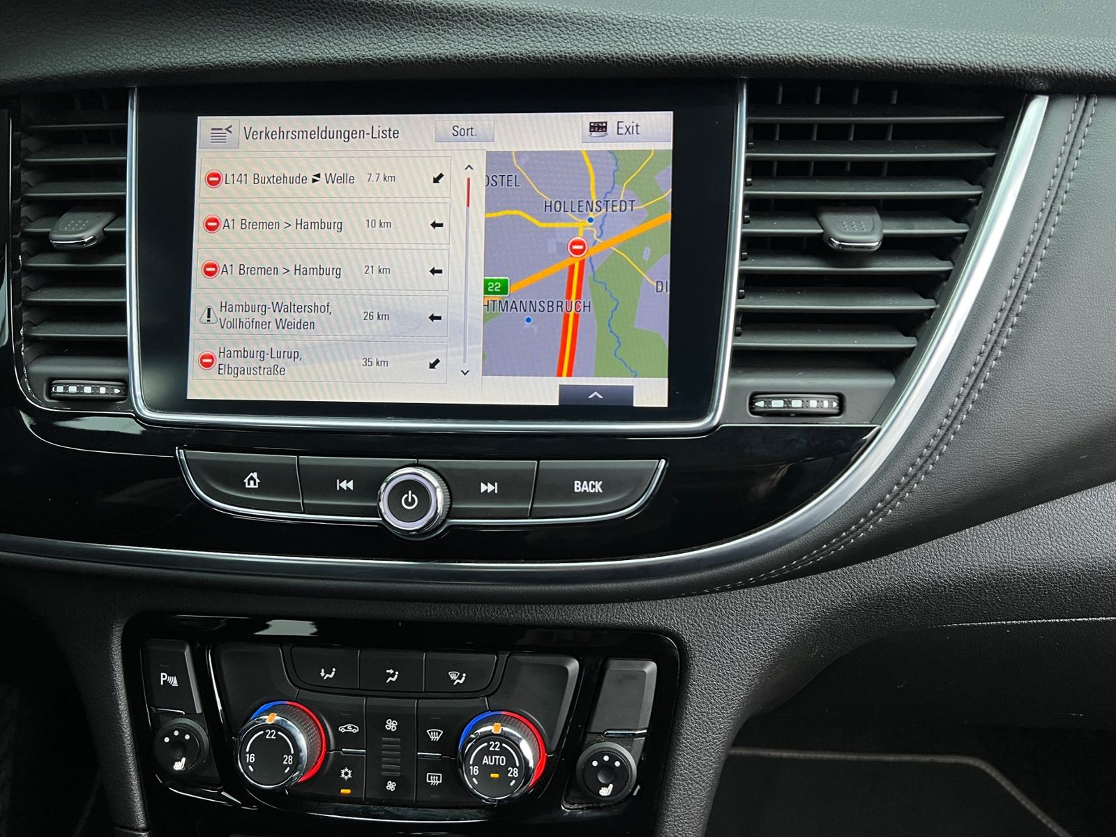 Fahrzeugabbildung Opel Mokka X Innovation 1.4 Turbo Automatik *AHK, Nav