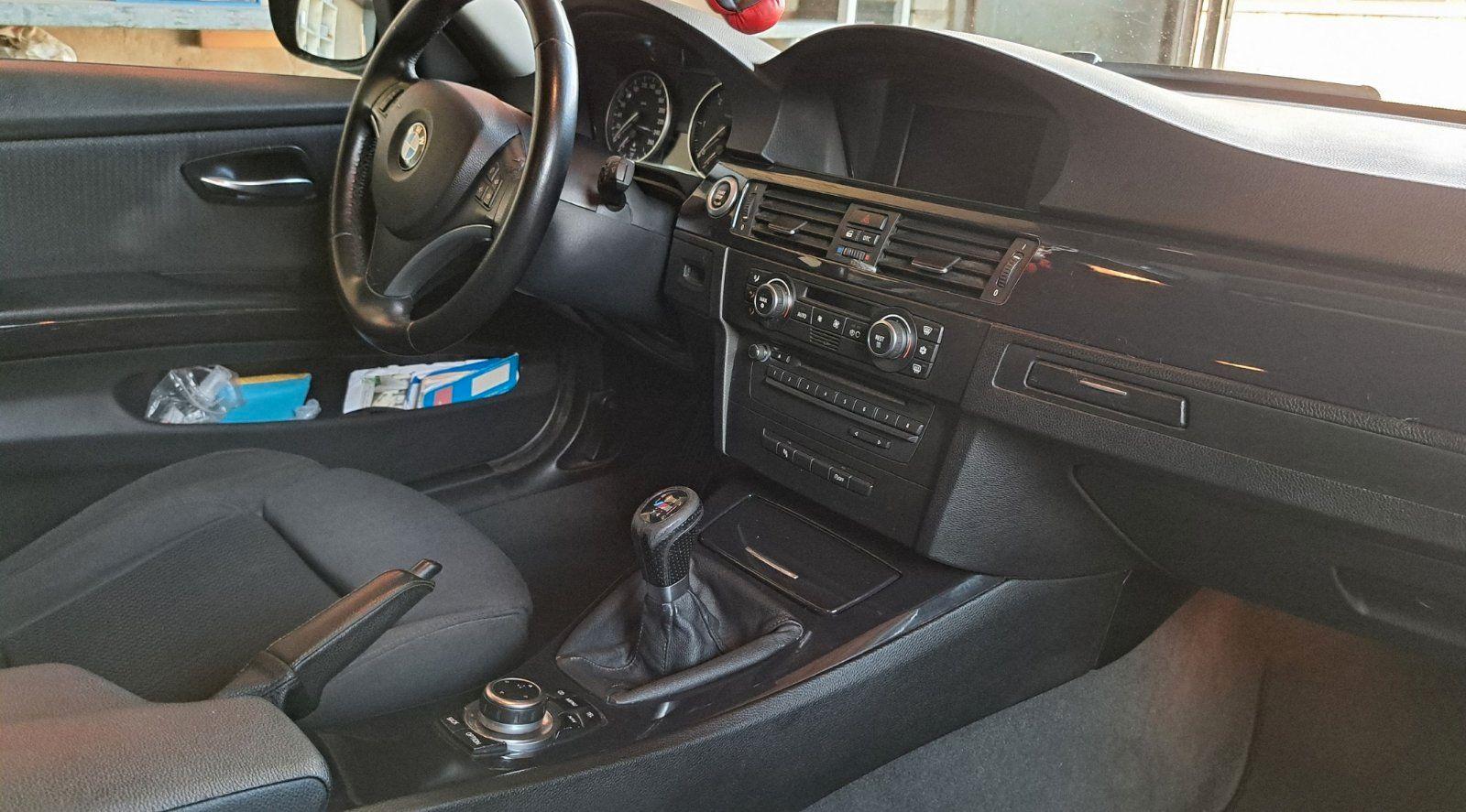 BMW 318 2009 — photo 8