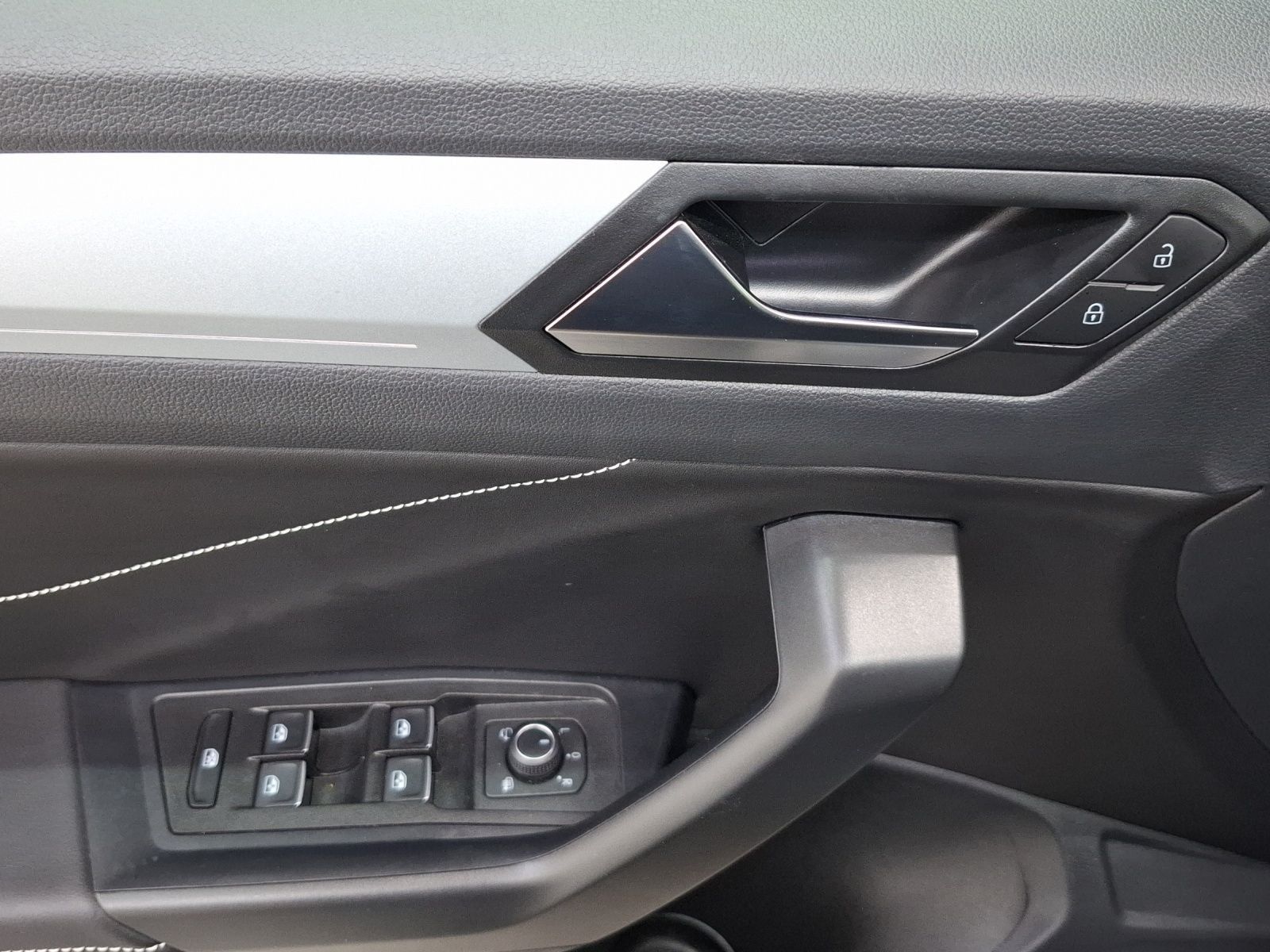 Volkswagen T-Roc - Bild 8