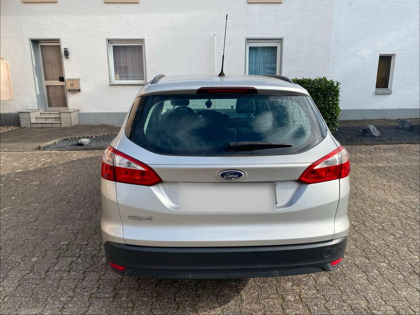 Ford Focus 2011 — photo 11