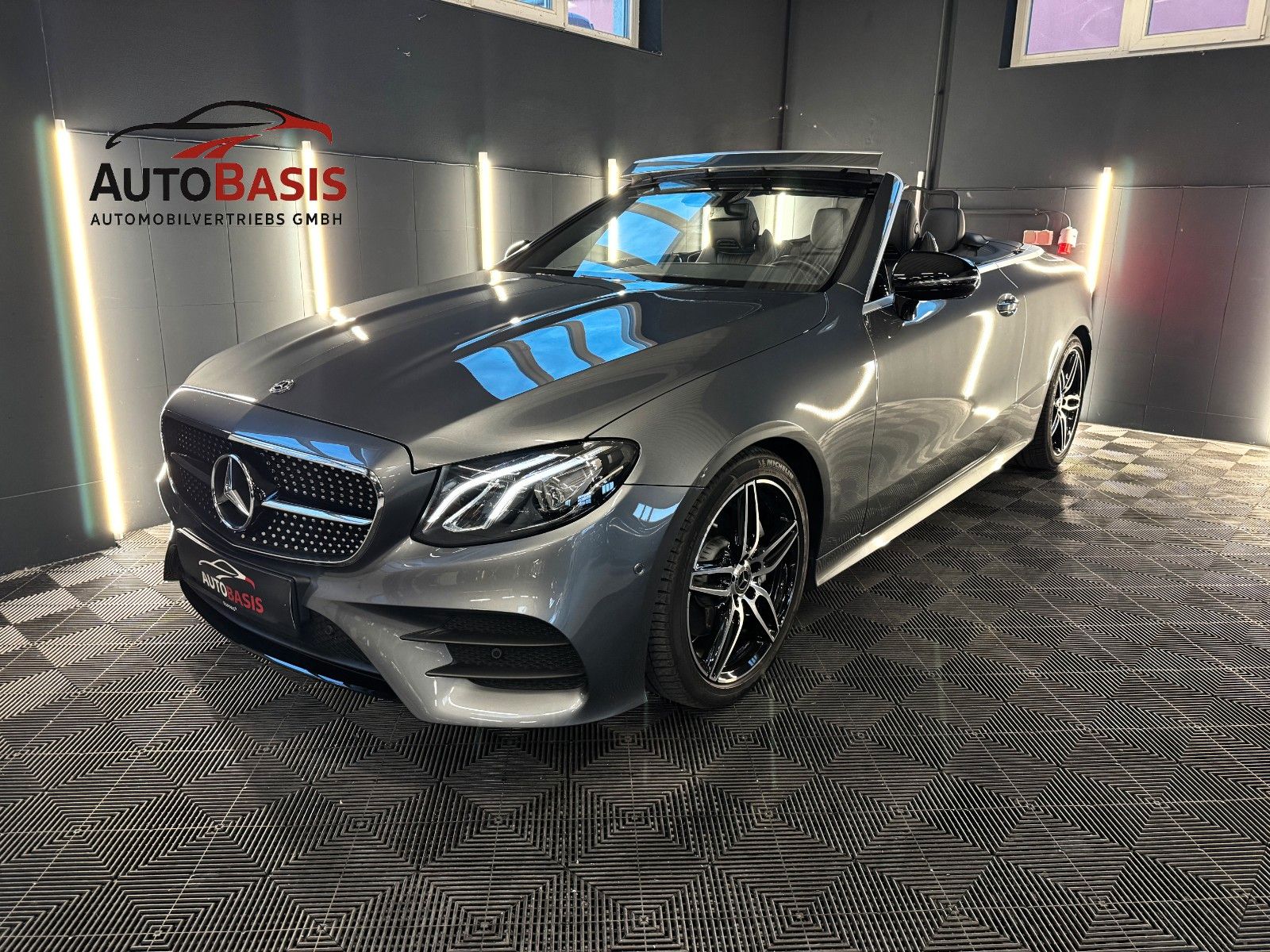 Mercedes-Benz E 200 Cabrio 1.Hand/AMG/Burmester/Leder/Airscarf