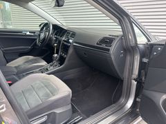 Fahrzeugabbildung Volkswagen Golf VII 1.5 TSI DSG R-Line LED NAVI SHZ ACC