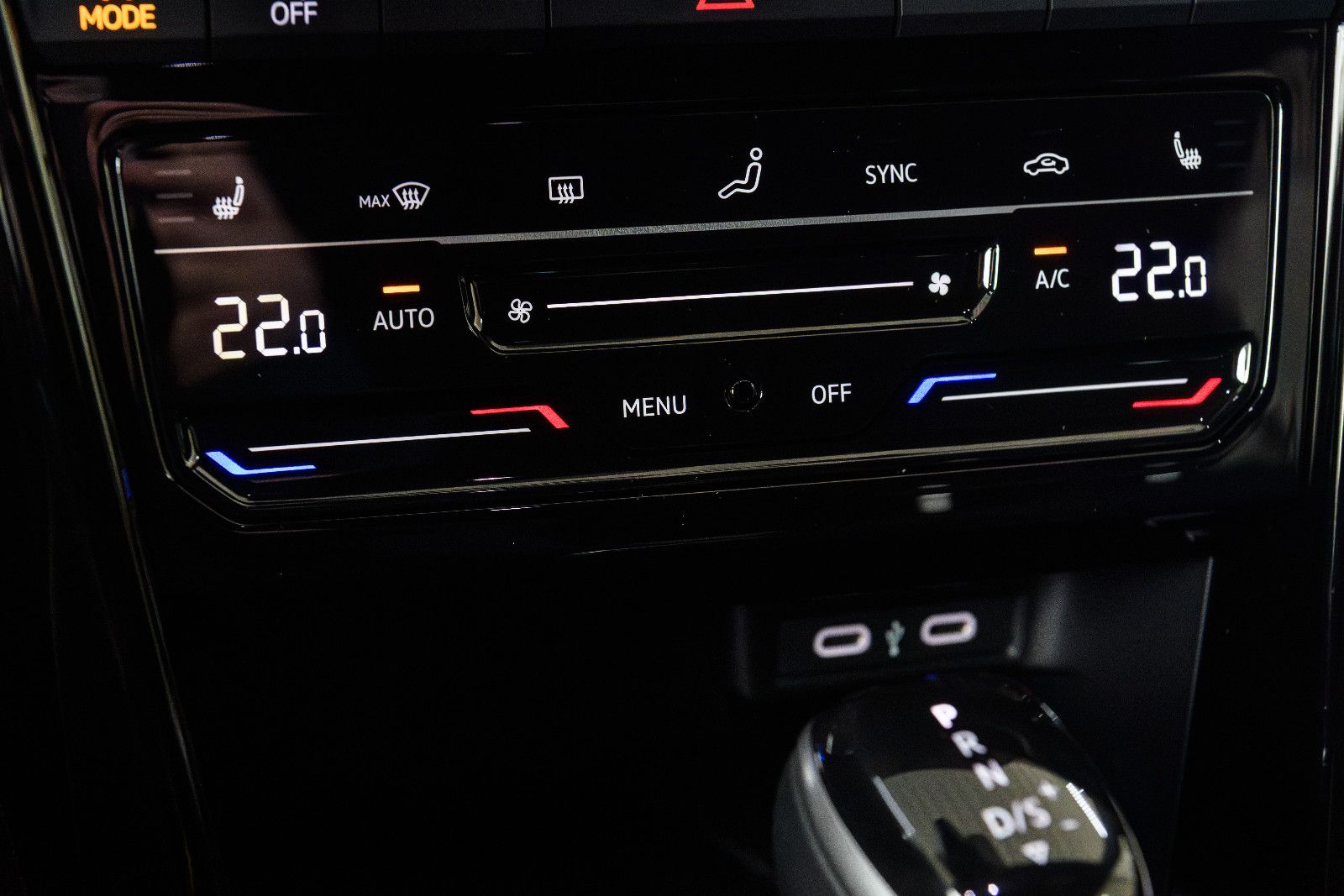 Fahrzeugabbildung Volkswagen T-Roc R-Line 1.5 TSI DSG LED+AHK+KAMERA+ACC+SHZ