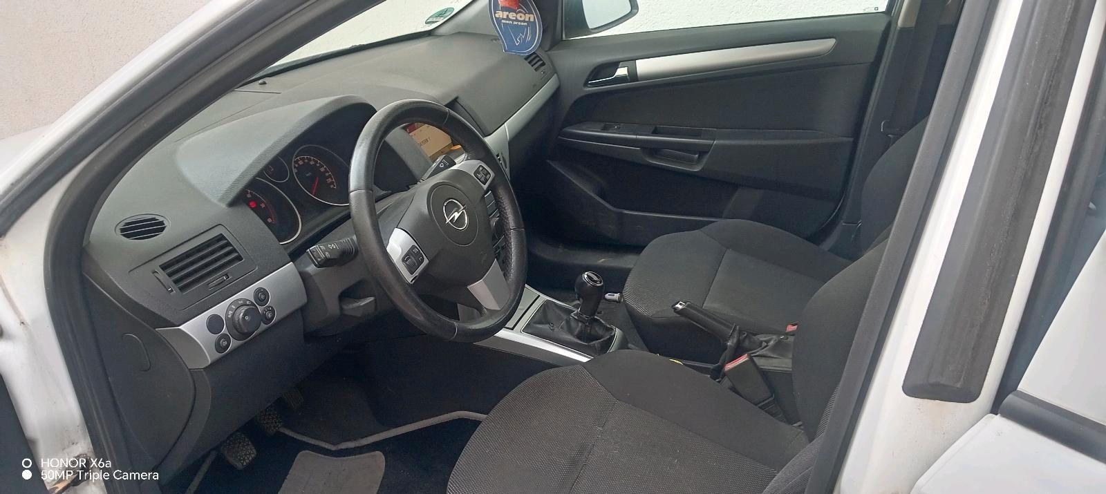 Opel Astra 2009 — photo 5