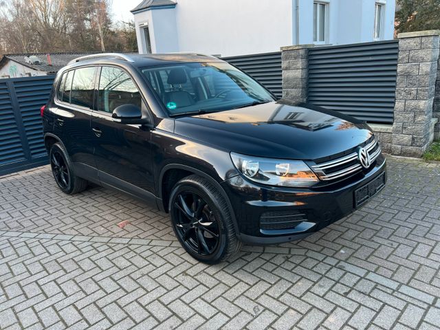 Volkswagen Tiguan 2,0 ALLRAD! NAVI TÜV NEU! PDC! LEDER!