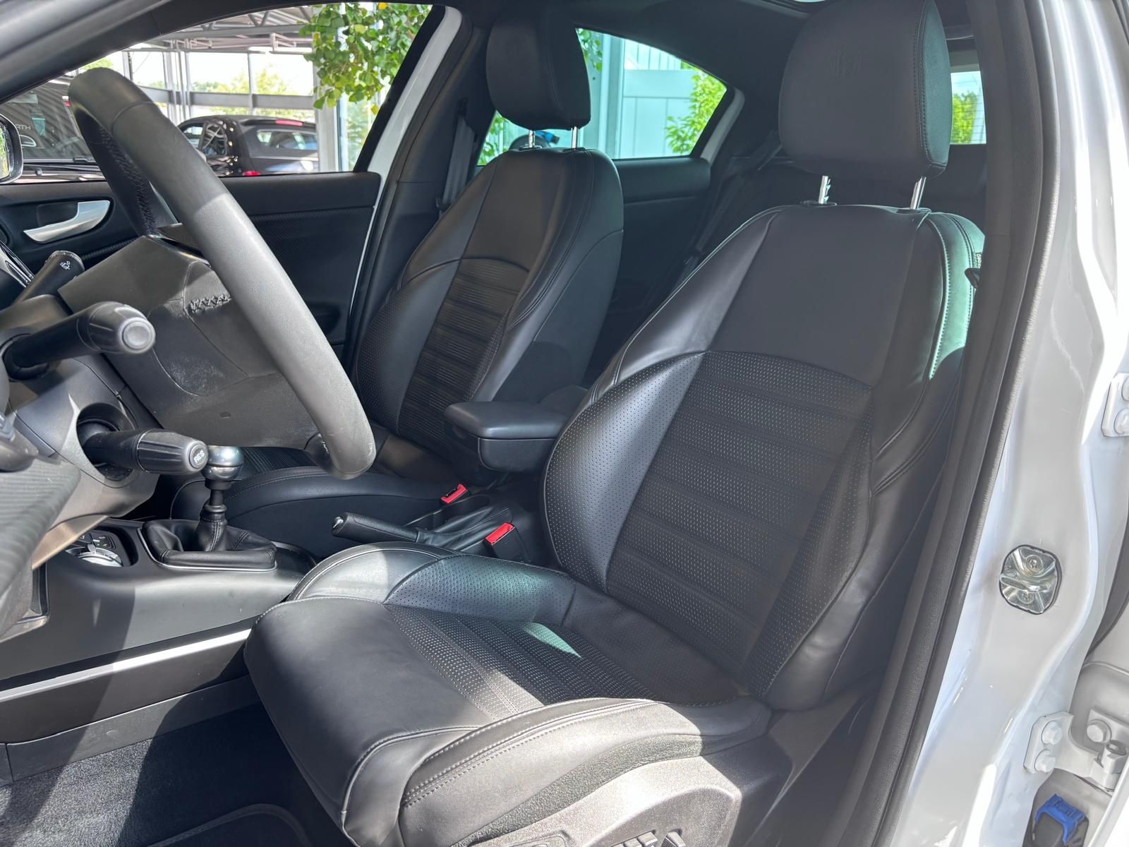 Fahrzeugabbildung Alfa Romeo Giulietta Sport Leder XENON NAVI GSD