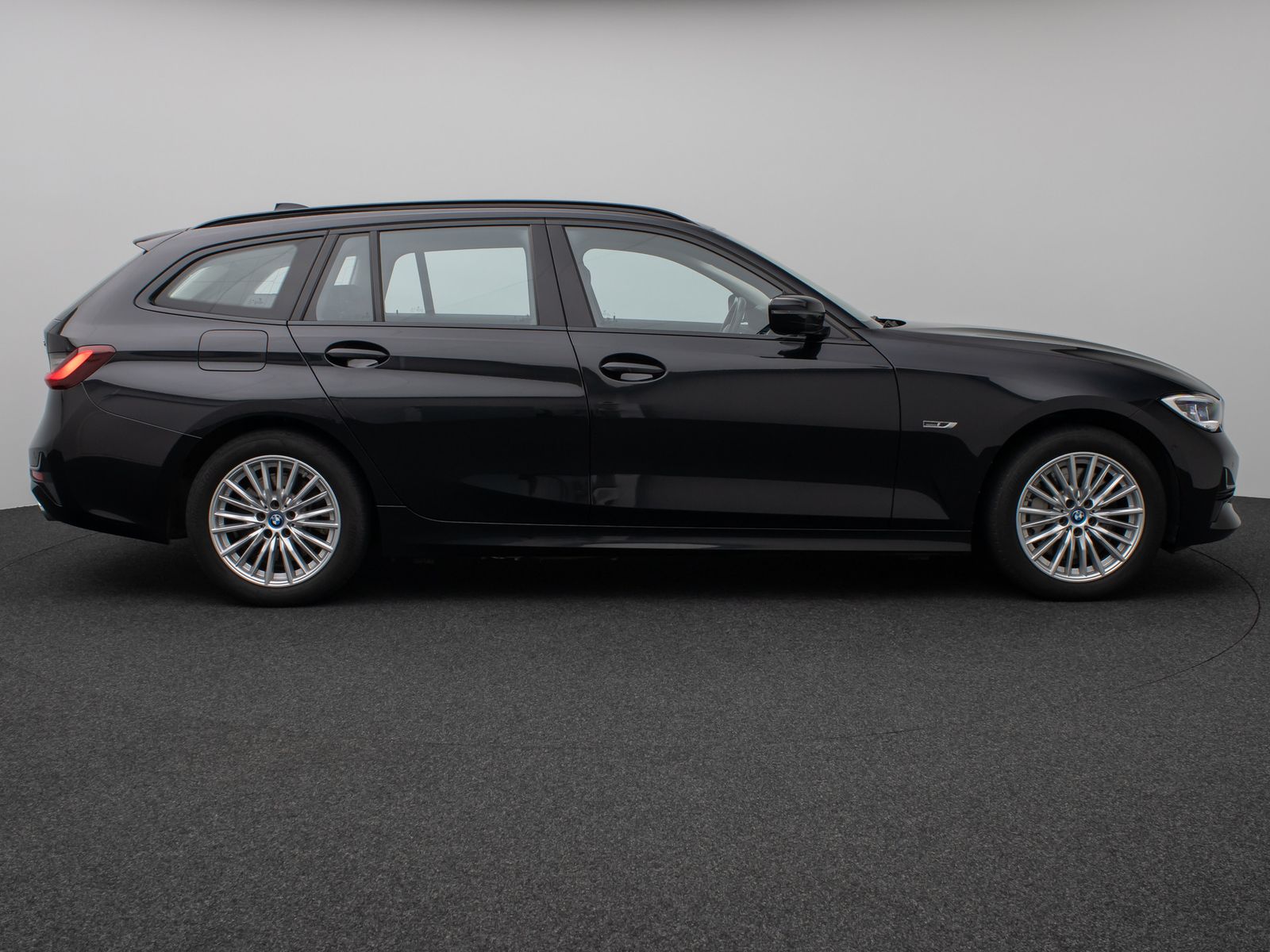 Fahrzeugabbildung BMW 330e xD SportLine Panorama Laser HUD DAB Komfort
