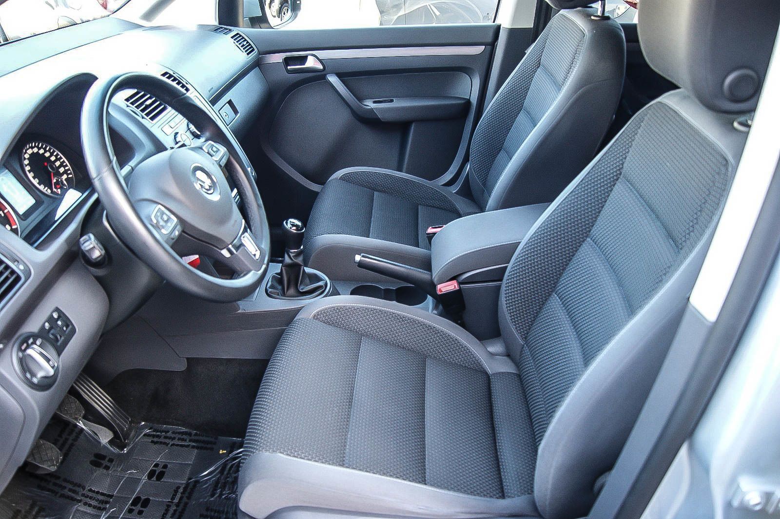 Fahrzeugabbildung Volkswagen Touran 1.4 TSI PARKLENKASSISTENT WINTER 1.HAND
