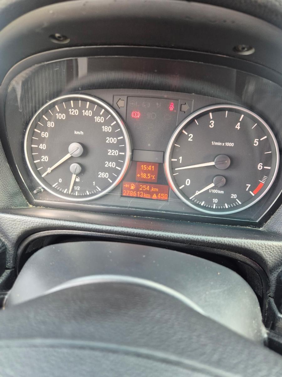 BMW 318i -E90 Xenon Navi Klima Tüv 11.2027