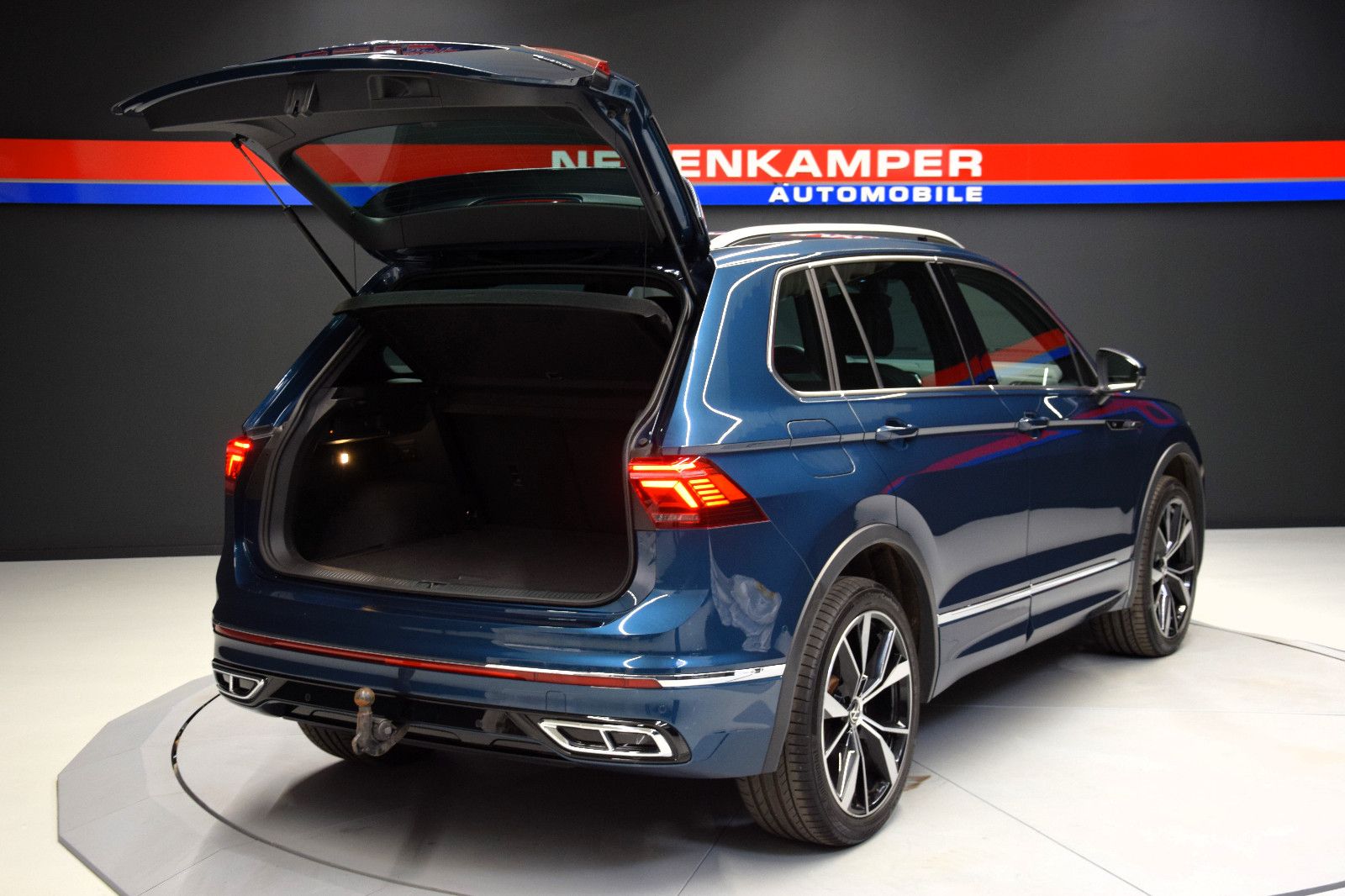Fahrzeugabbildung Volkswagen Tiguan R-Line 4Motion IQ.Light ACC AHK 20°Kamera