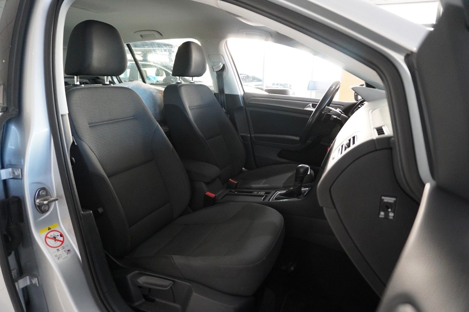 Fahrzeugabbildung Volkswagen Golf VII Lim. 2.0 TDI COMFORTL. DSG NAVI/LED/ACC