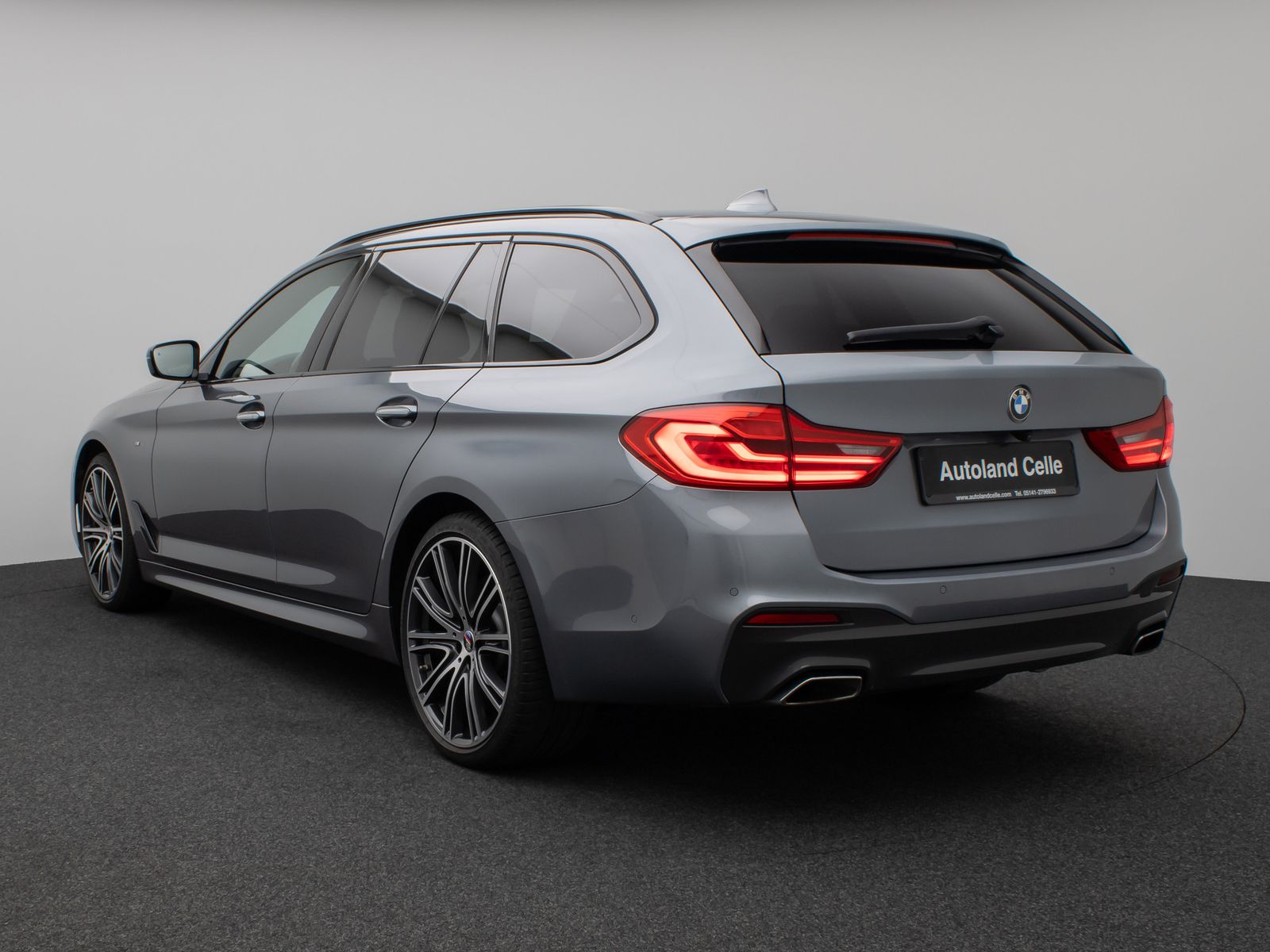 Fahrzeugabbildung BMW 530d xD M Sport Kamera HUD HiFi SoftCl Komfort