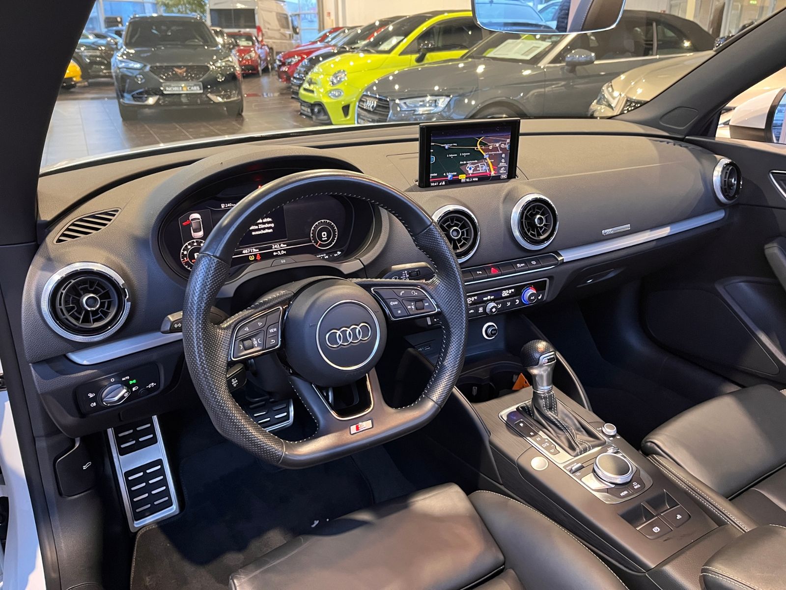 Fahrzeugabbildung Audi A3 Cabriolet 35 TFSI S line sport MATRIX LED NAV