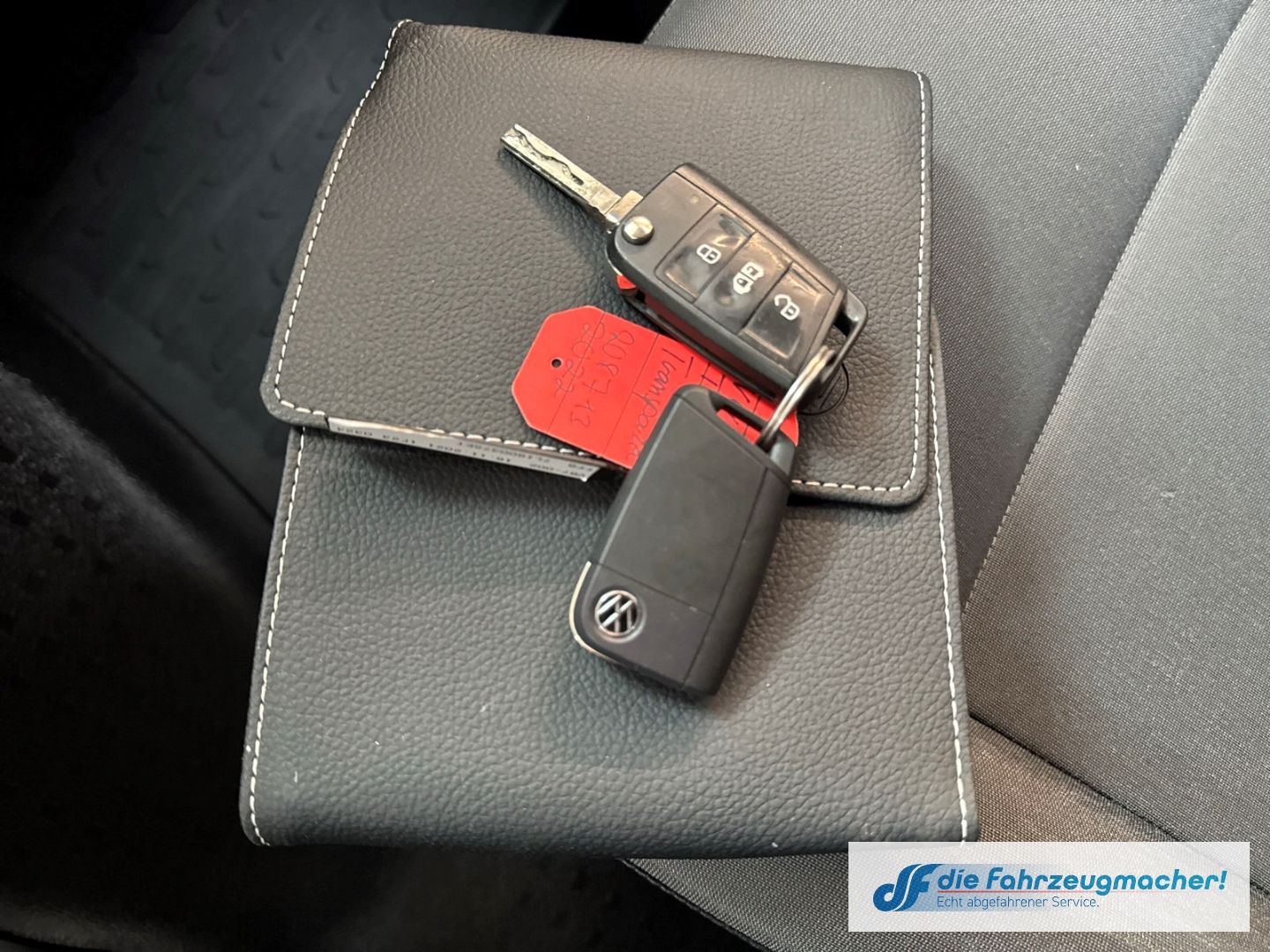 Fahrzeugabbildung Volkswagen Transporter T6.1 Kasten FWD Navi LED ACC Apple *