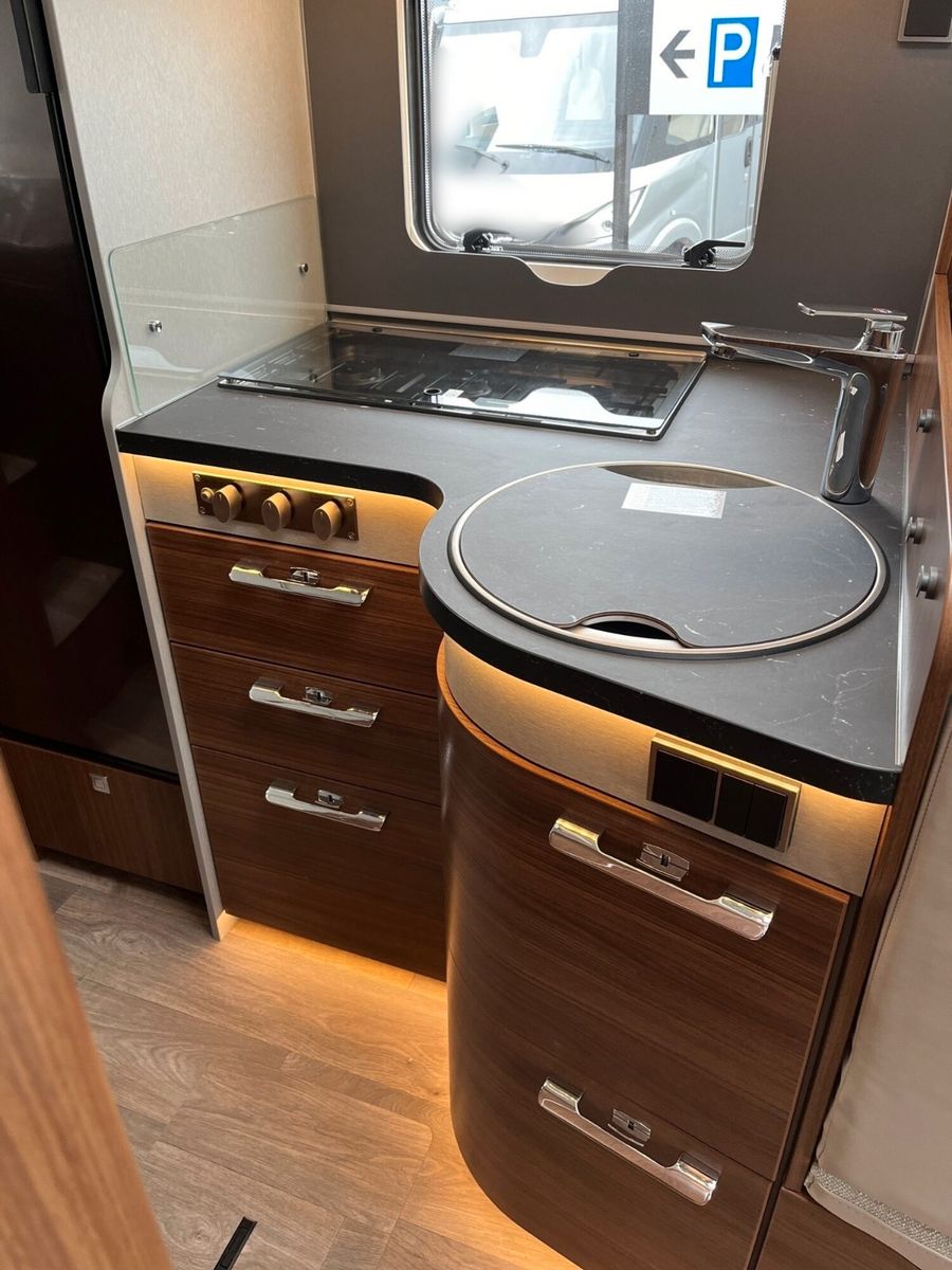 Fahrzeugabbildung HYMER / ERIBA / HYMERCAR Hymer B-MC I 600 Whiteline BMC i 600