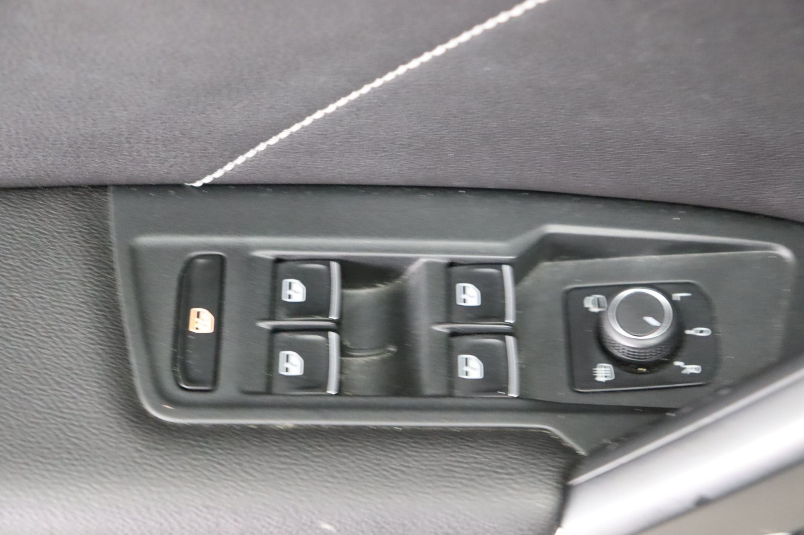 Fahrzeugabbildung Volkswagen Tiguan 2.0 TSI 4 Motion R-line Highline * Pano *