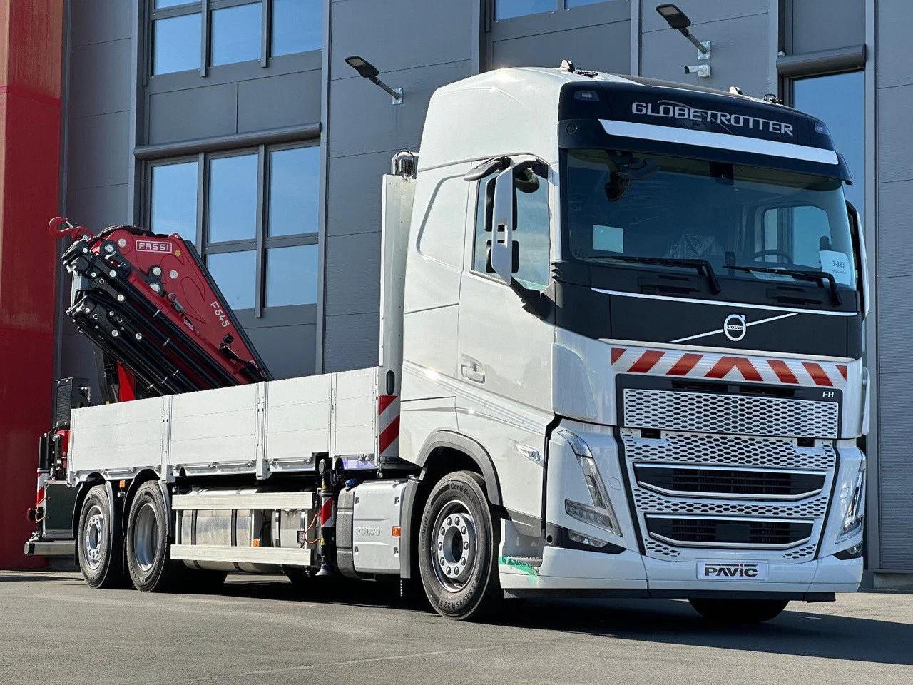 Volvo FH 500 6x2 Containerpritsche mit FASSI 545RA.2.2