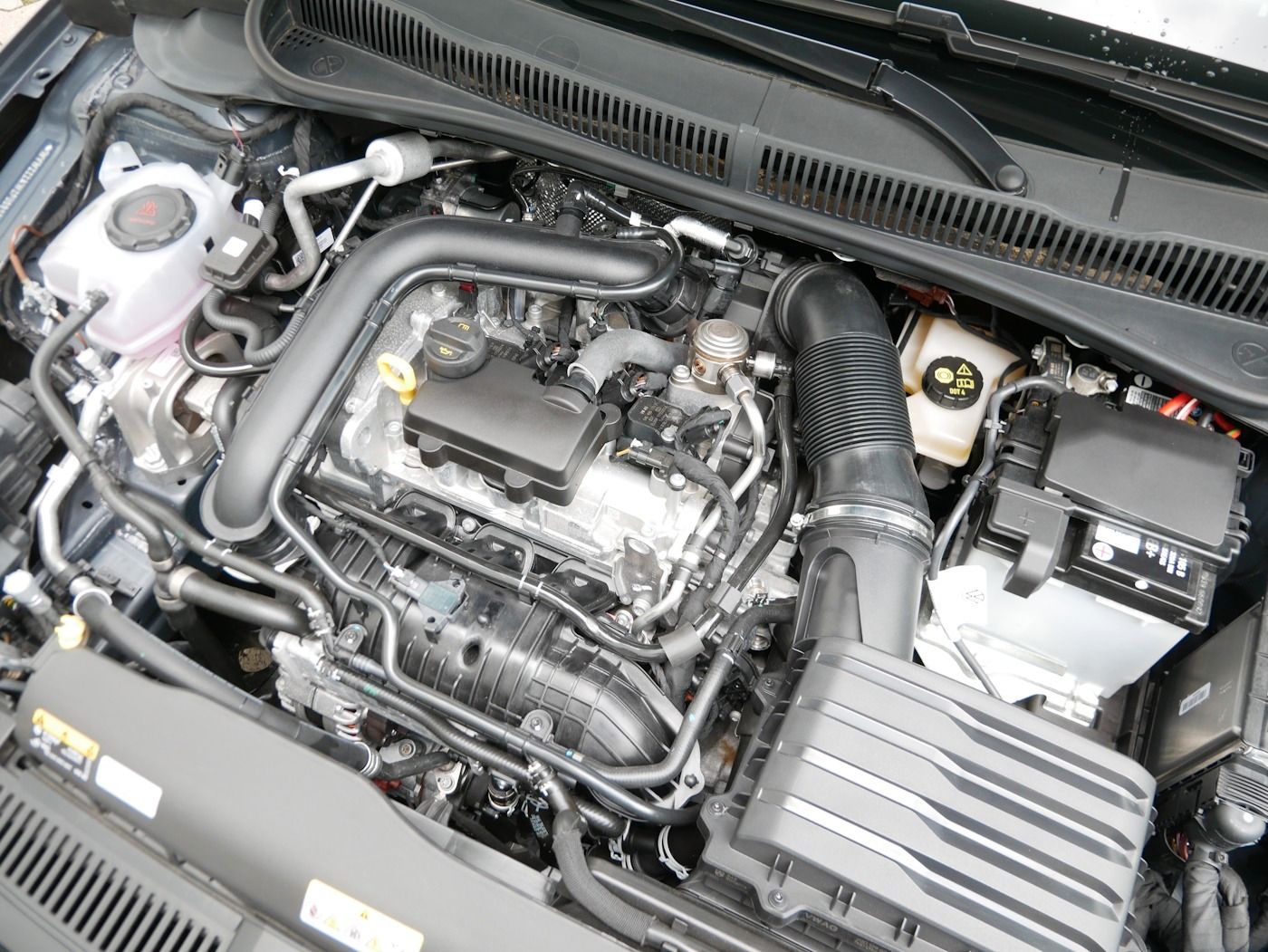 Fahrzeugabbildung Volkswagen Polo 1.0 Turbo R-Line ACC LED PDC Klimaautomatik