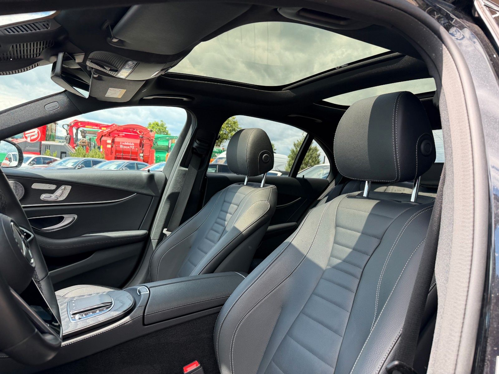 Fahrzeugabbildung Mercedes-Benz E 220 d Avantgarde Night+Burm+Pano+Memory+ILS