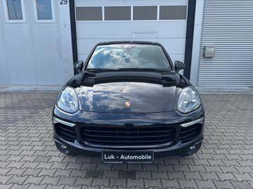 Porsche Cayenne - 1