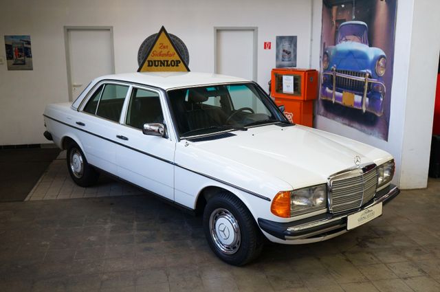 Mercedes-Benz W123  300 D  Klima Leder orig. 19.893km 2. Hand