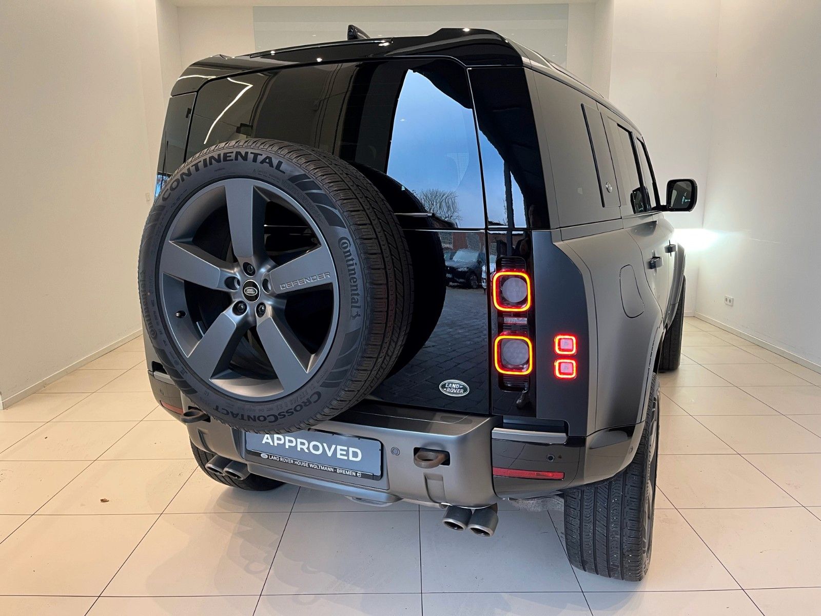 Fahrzeugabbildung Land Rover Defender 110 P525 V8 Carpathian Edition 22" Rad
