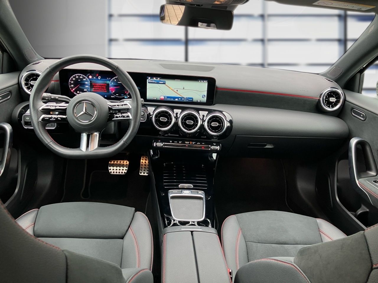 Fahrzeugabbildung Mercedes-Benz A 200 AMG WinterP Kamera LED Totwinkel Spurhalte