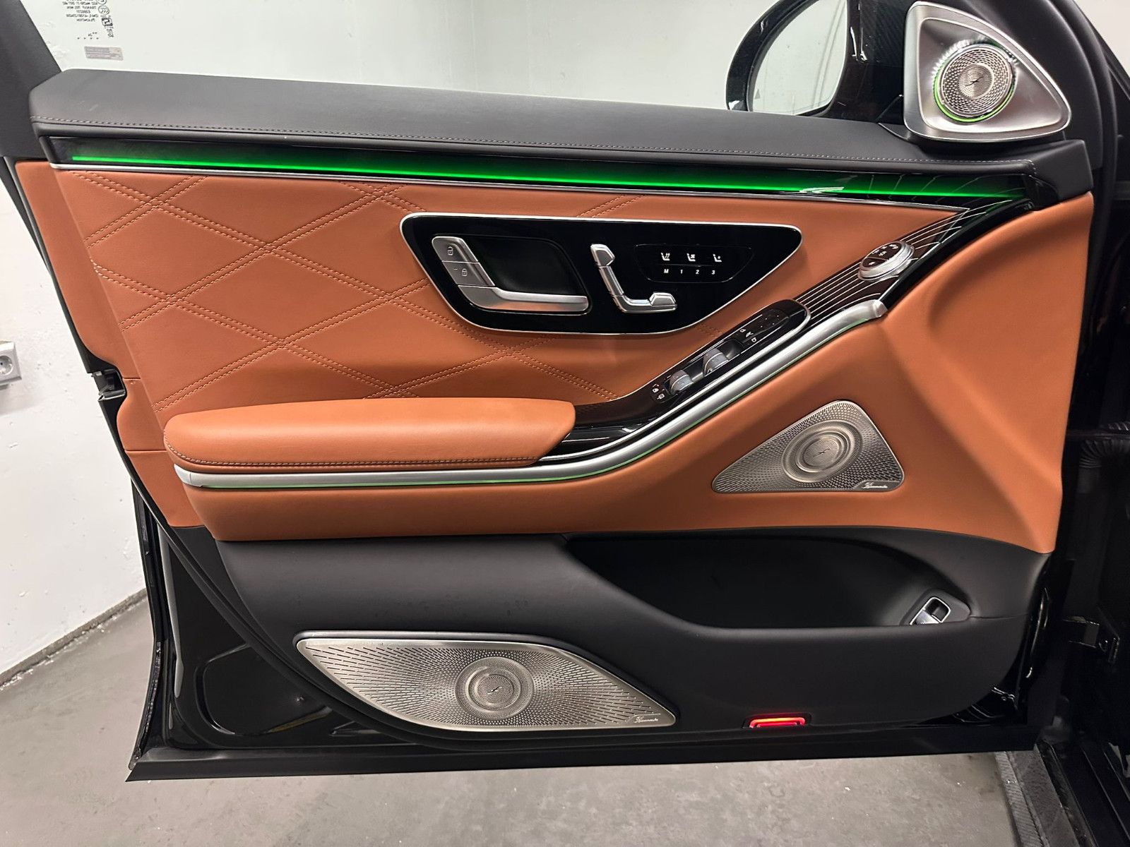 Fahrzeugabbildung Mercedes-Benz S 63 E Performance L *KERAMIK*TV*CARBON*4D*