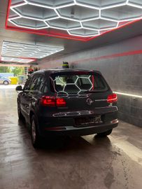 Volkswagen Tiguan - 8