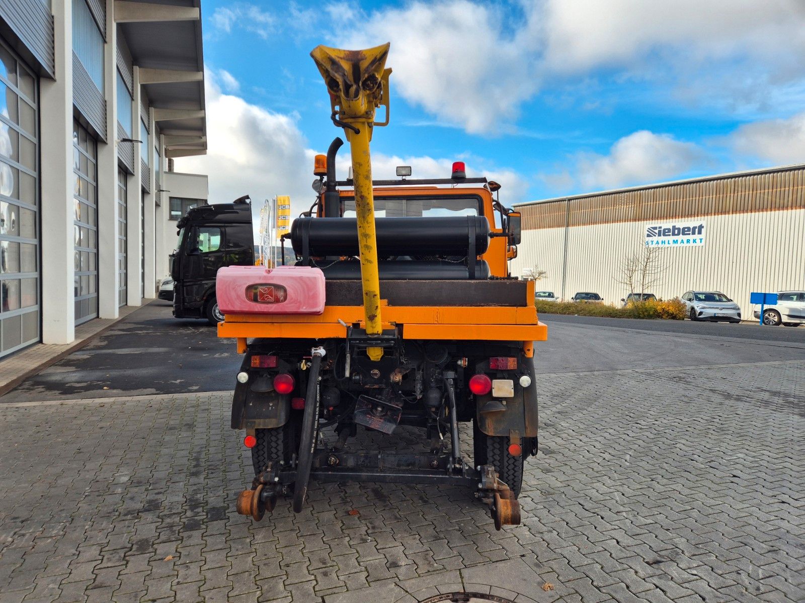 Fahrzeugabbildung Mercedes-Benz Unimog U1600 4x4 Zweiweg ZW 100 S Railway 11584h