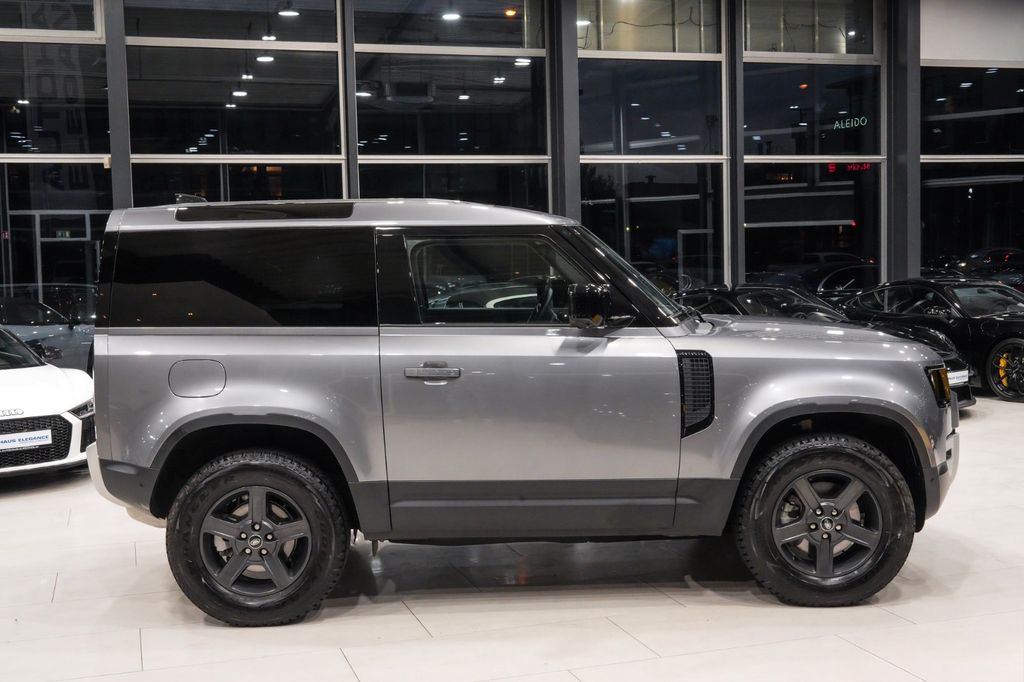 LAND-ROVER Defender 2023