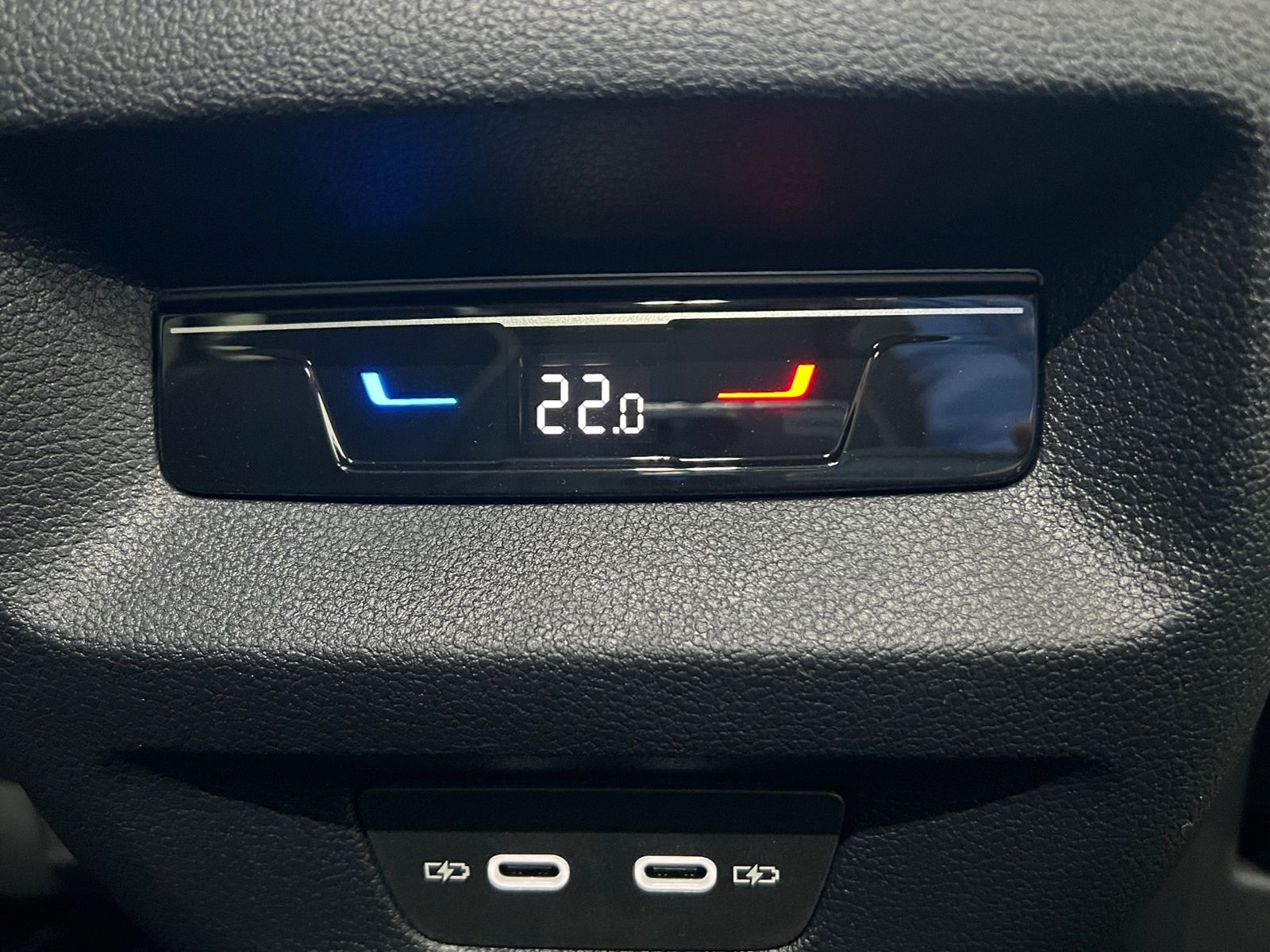 Fahrzeugabbildung Volkswagen Tayron Elegance 1.5 eTSI DSG *AHK, LED, 7-Sitze,