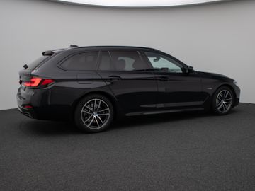 Fahrzeugabbildung BMW 530e M Sport Kamera Laser HUD DAB HiFi Komfort
