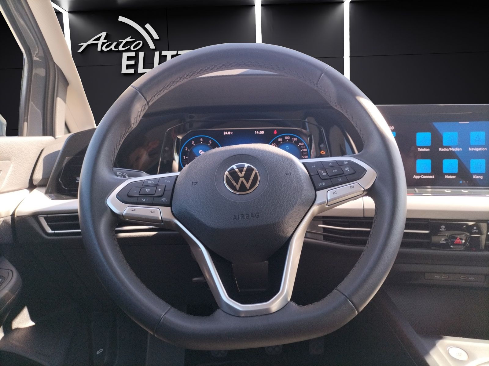 Fahrzeugabbildung Volkswagen Golf VIII TSI Life LED Kamera CarPlay SHZ PDC AC