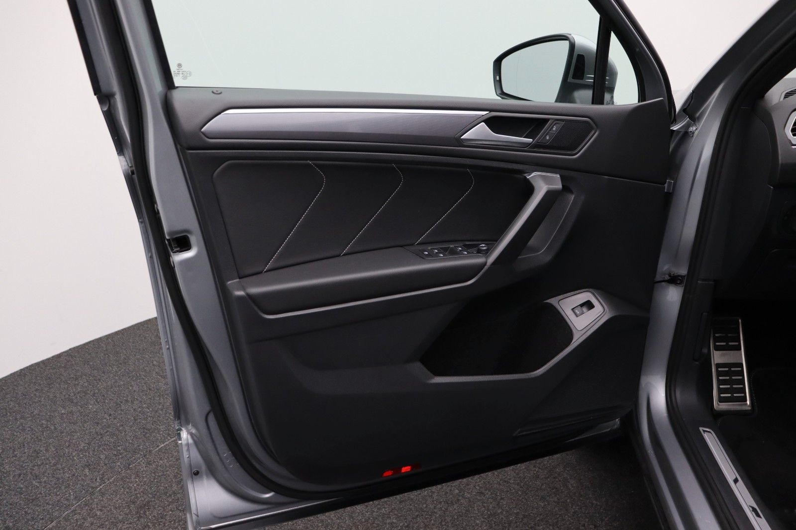 Fahrzeugabbildung Volkswagen Tiguan Allspace Highline 4M Leder R-Line 20"AHK