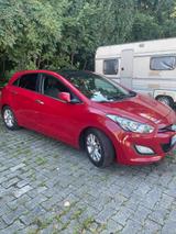 Hyundai i30 gepflegt mit Panorama und Keyl... - Hyundai i30 mit Diesel-Antrieb: Kleinwagen