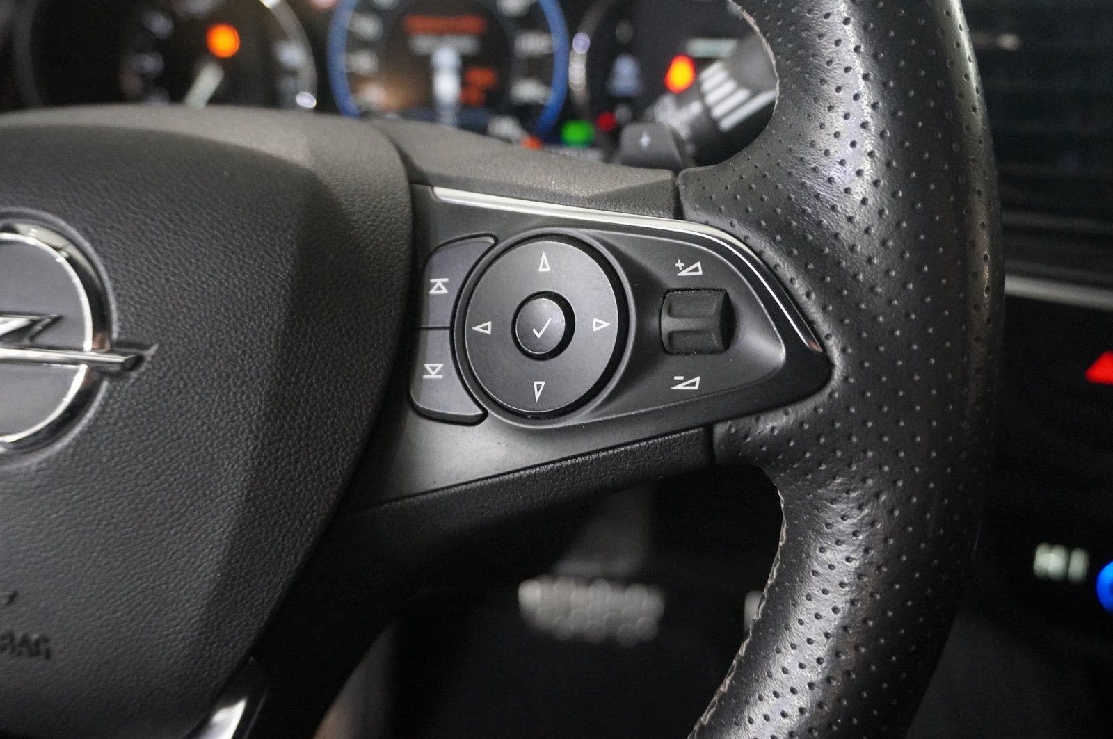 Fahrzeugabbildung Opel Insignia B ST 2.0D ULTIMATE NAVI/OPC/KAMERA/AHK