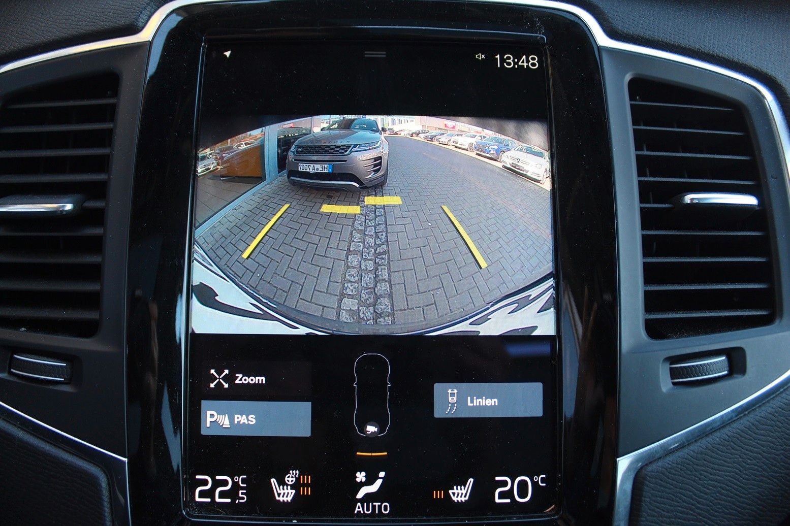Fahrzeugabbildung Volvo XC90 Momentum Pro  AWD/4xSHZ/LHZ/PANO/LEDER/HUD