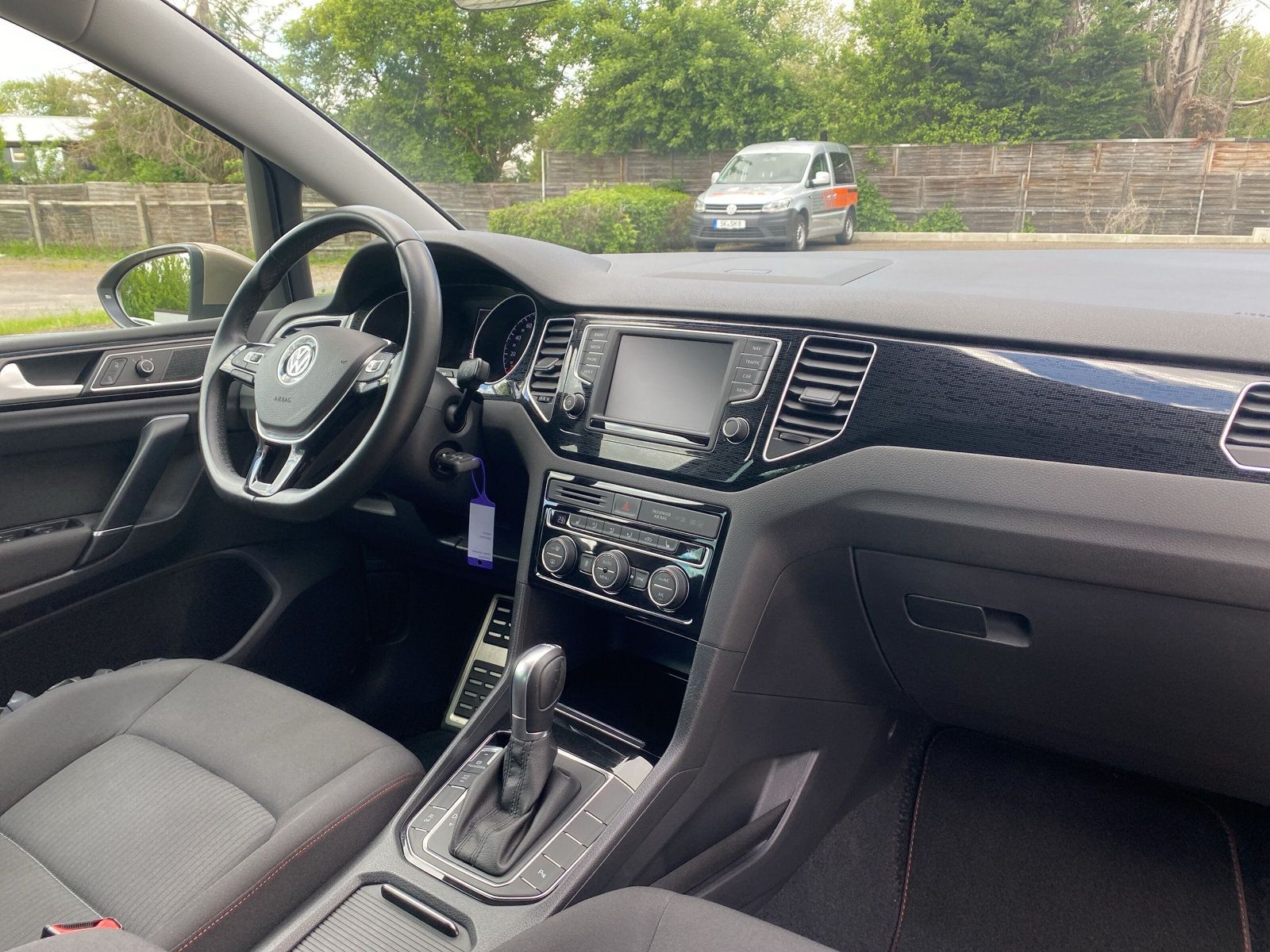 Fahrzeugabbildung Volkswagen Golf Sportsvan 1.2 TSI DSG Sound KAMERA APP BLIN