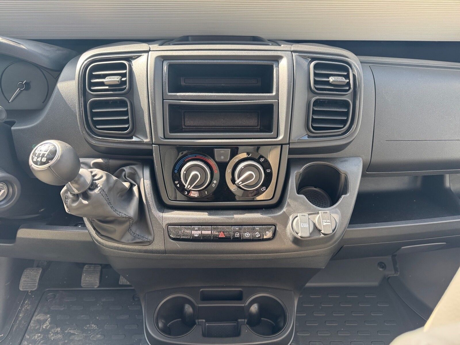 Fahrzeugabbildung Karmann Dexter 581 140 PS und Concept Paket