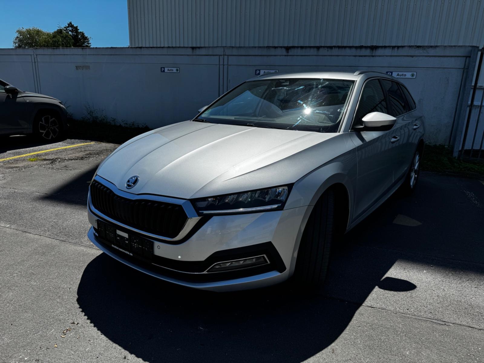 Skoda Octavia Combi First Edition ACC/DCC/NAVI/1.HAND