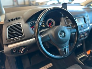 Volkswagen Sharan*7-Sitzer*3-ZONEN*SZHZ*NAVI*TEMPO*AHK*PDC