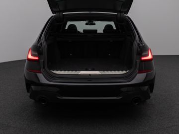 Fahrzeugabbildung BMW 330e M Sport Panorama Kamera HUD DAB HiFi Komfor