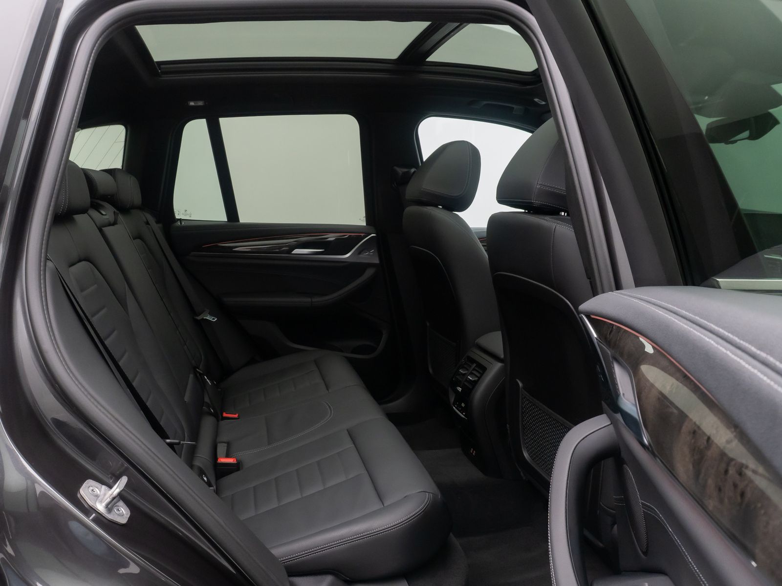 Fahrzeugabbildung BMW X3 xD30e LuxuryLine HUD DAB HiFi Panorama 19Zoll