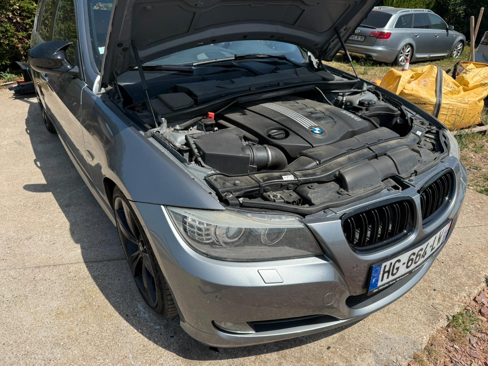 BMW 330 2011 — photo 11