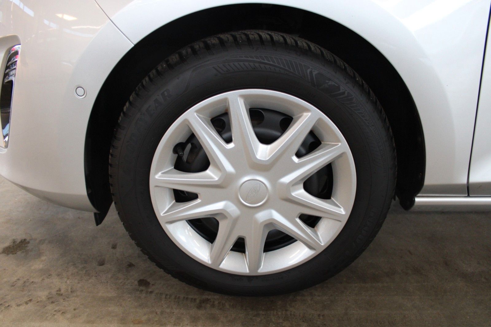 Fahrzeugabbildung Ford Fiesta Cool & Connect 5-T CAM PDC KLIMA WinterP.