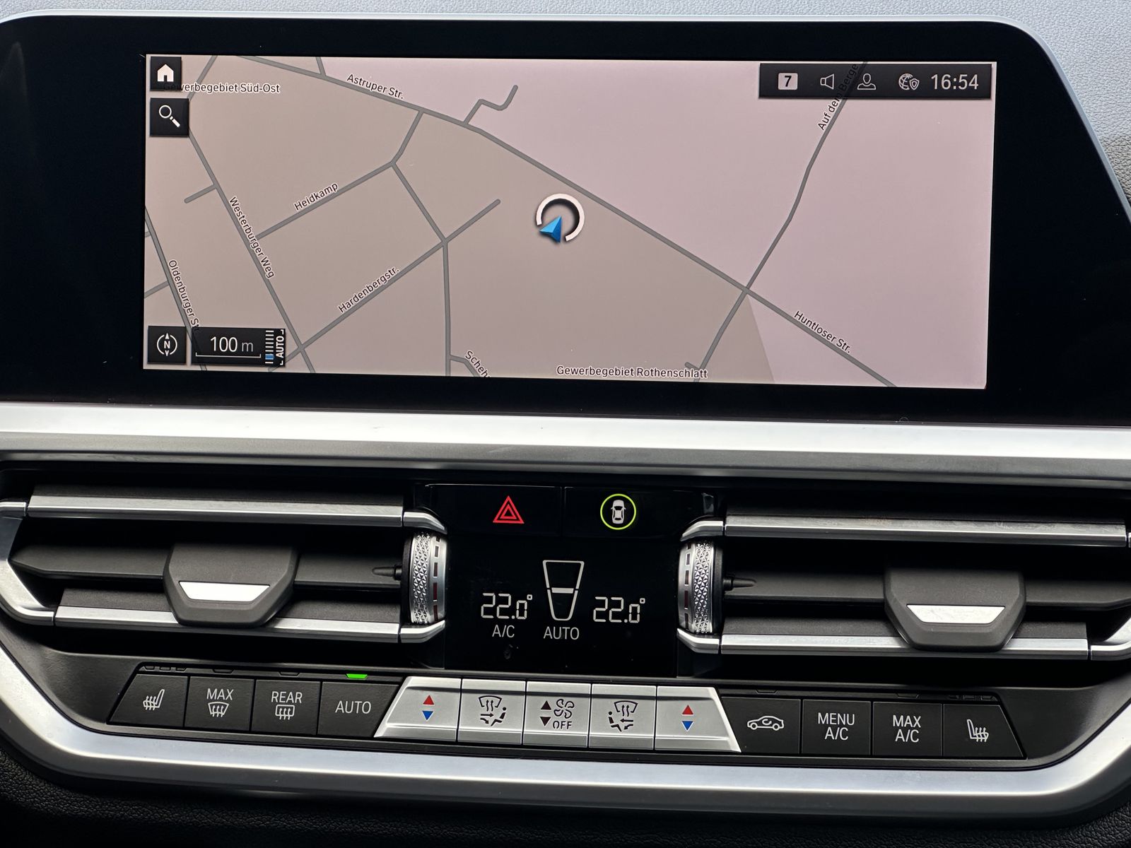 Fahrzeugabbildung BMW 330e Touring xDrive M-Sport NAV+LED+PANO+HEAD-UP