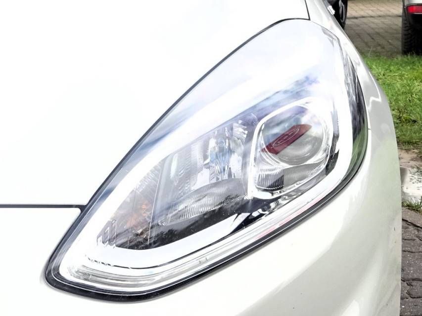 Fahrzeugabbildung Ford Fiesta 1.0 EcoBoost M-Hybrid ST-Line